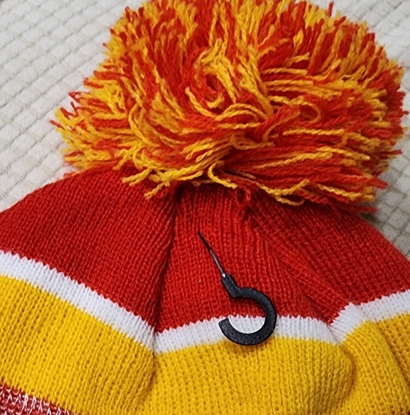 NEW NFL Kansas City Chiefs Striped Beanie with Pom Puff - Picture 7 of 7